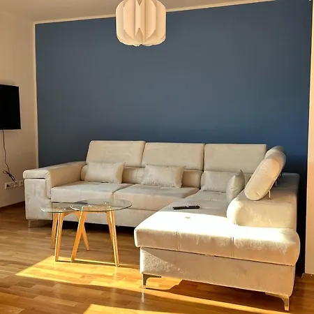 Homely 2 Apartment *