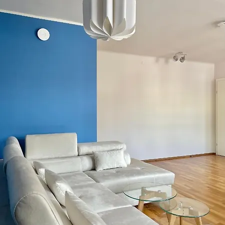 Homely 2 Apartment
